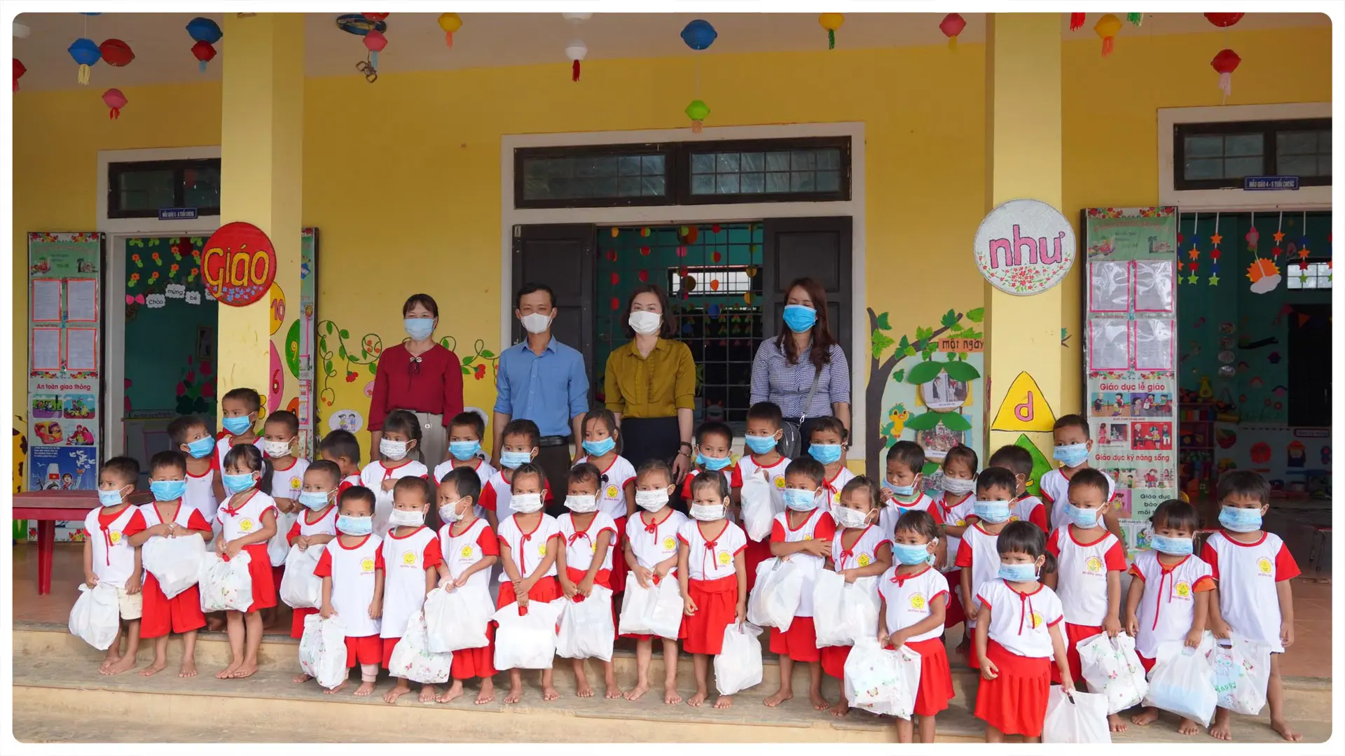 Mid-Autumn Festival in Daklak & Quang Tri 13 09400 220675 54fa3e5b10114bf8863b1ffc061c1da6mv2 1 Mid-Autumn Festival in Daklak & Quang Tri TMT Foundation