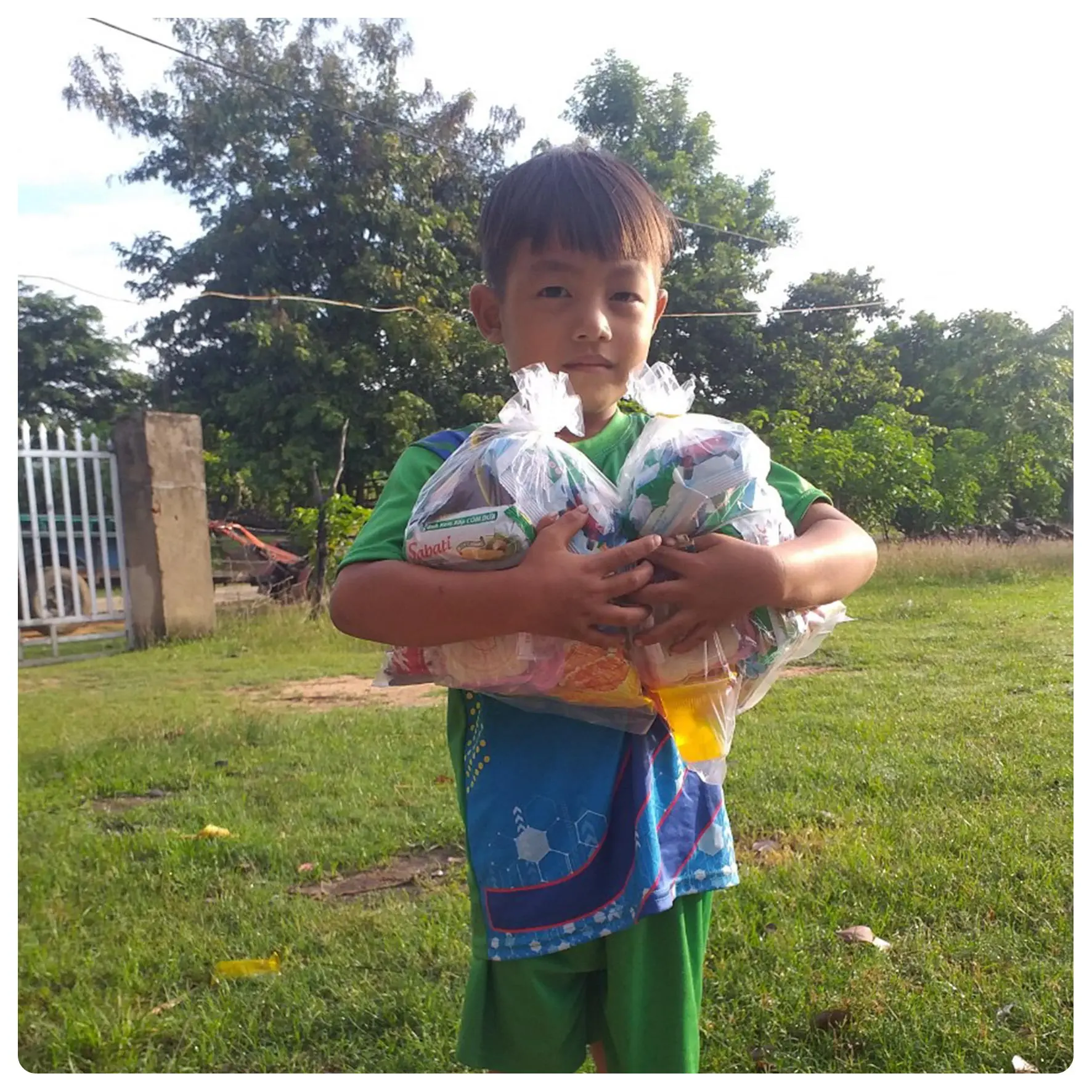 Mid-Autumn Festival in Daklak & Quang Tri 16 7c0e3 220675 a7e3ab9ae22c48a8be0b3c50bca16873mv2 Mid-Autumn Festival in Daklak & Quang Tri TMT Foundation