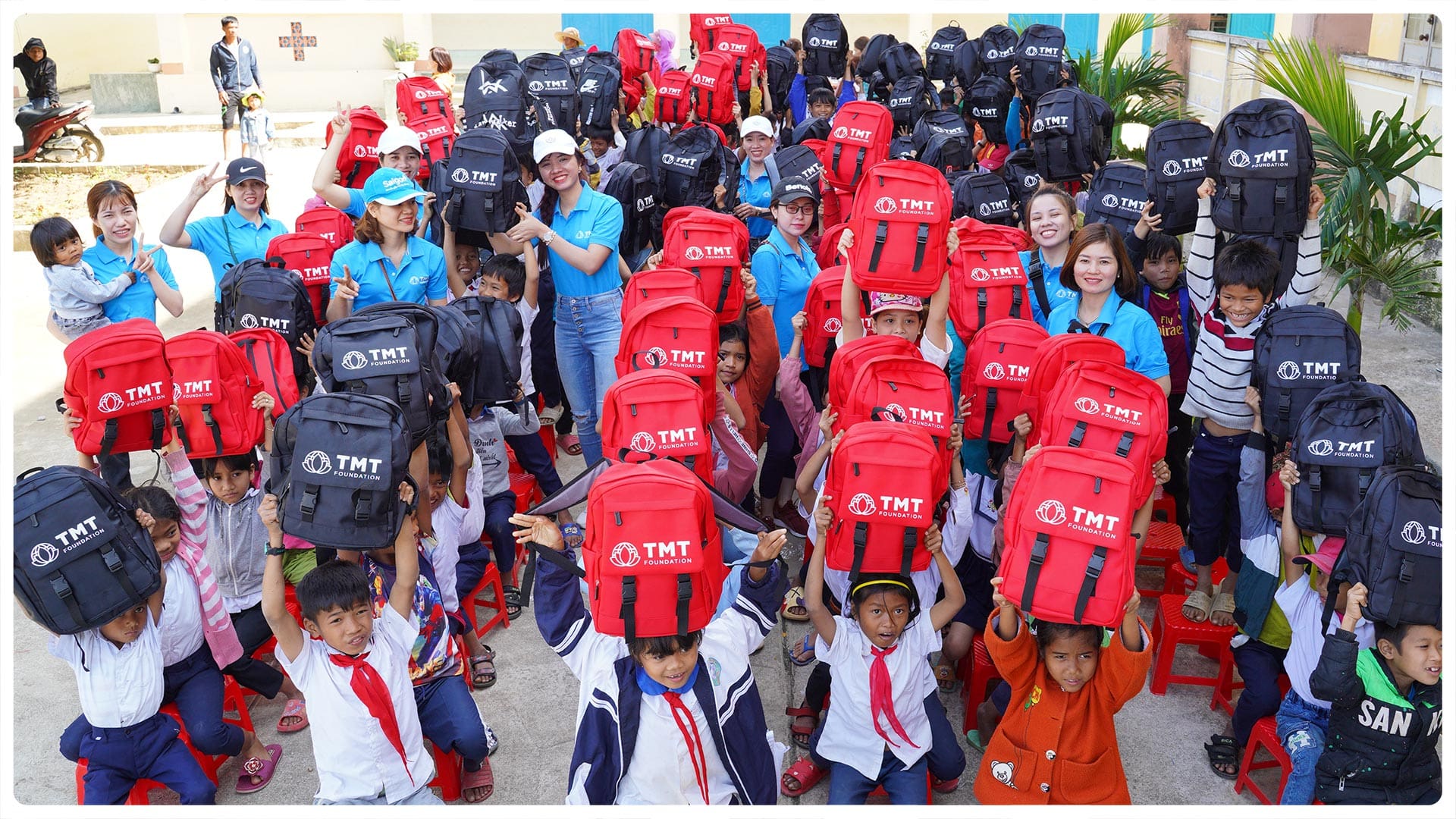 Xuan yeu thuong - Thuong ve Daklak - Daklak Province 23 02660 220675 d9213b9a67744bc1b254c40275e149edmv2 1 Xuan yeu thuong - Thuong ve Daklak - Daklak Province TMT Foundation