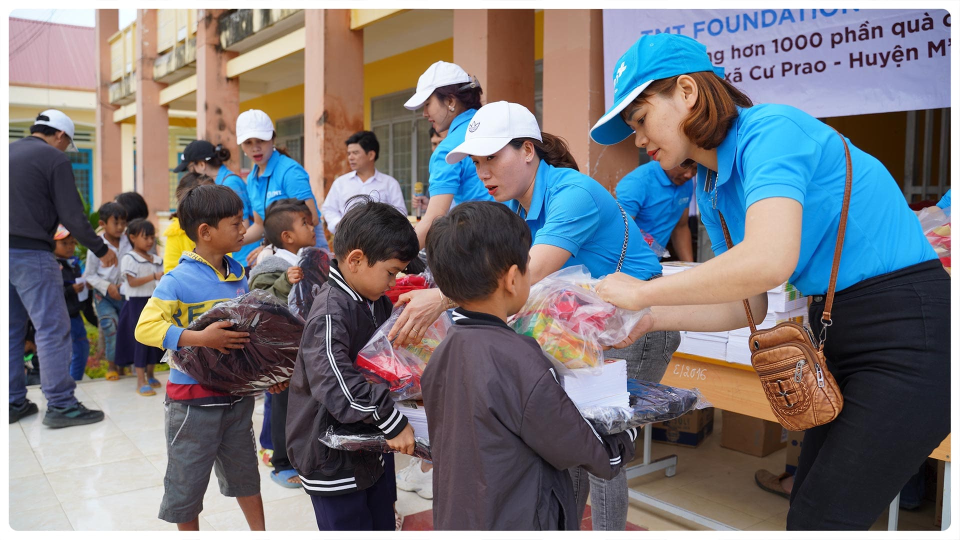 Xuan yeu thuong - Thuong ve Daklak - Daklak Province 18 6d111 220675 28ca006465ba4ed69baff0432c726d67mv2 Xuan yeu thuong - Thuong ve Daklak - Daklak Province TMT Foundation