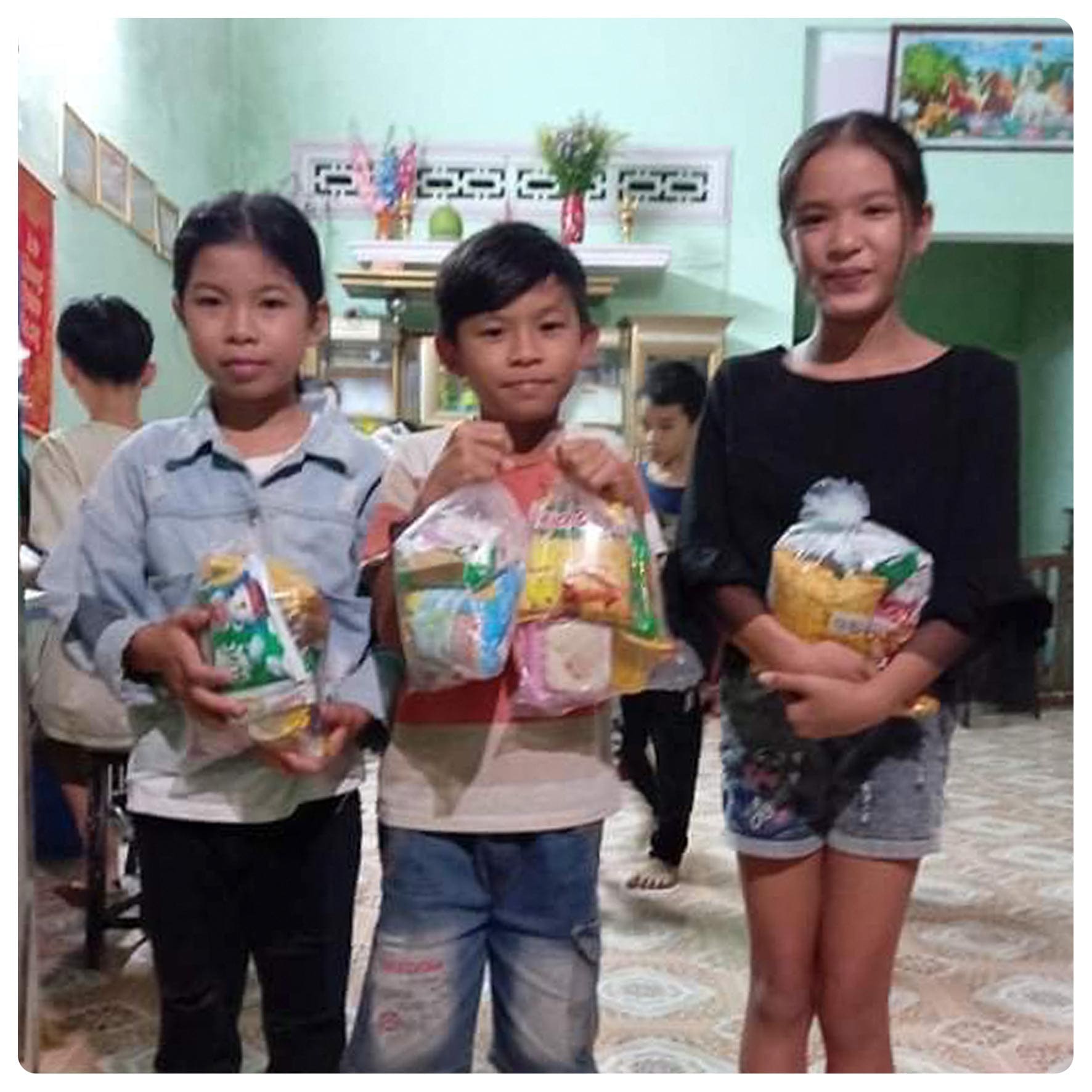 Mid-Autumn Festival in Daklak & Quang Tri 19 a56ff 220675 5798b98805de456d9341c1d068f17799mv2 Mid-Autumn Festival in Daklak & Quang Tri TMT Foundation