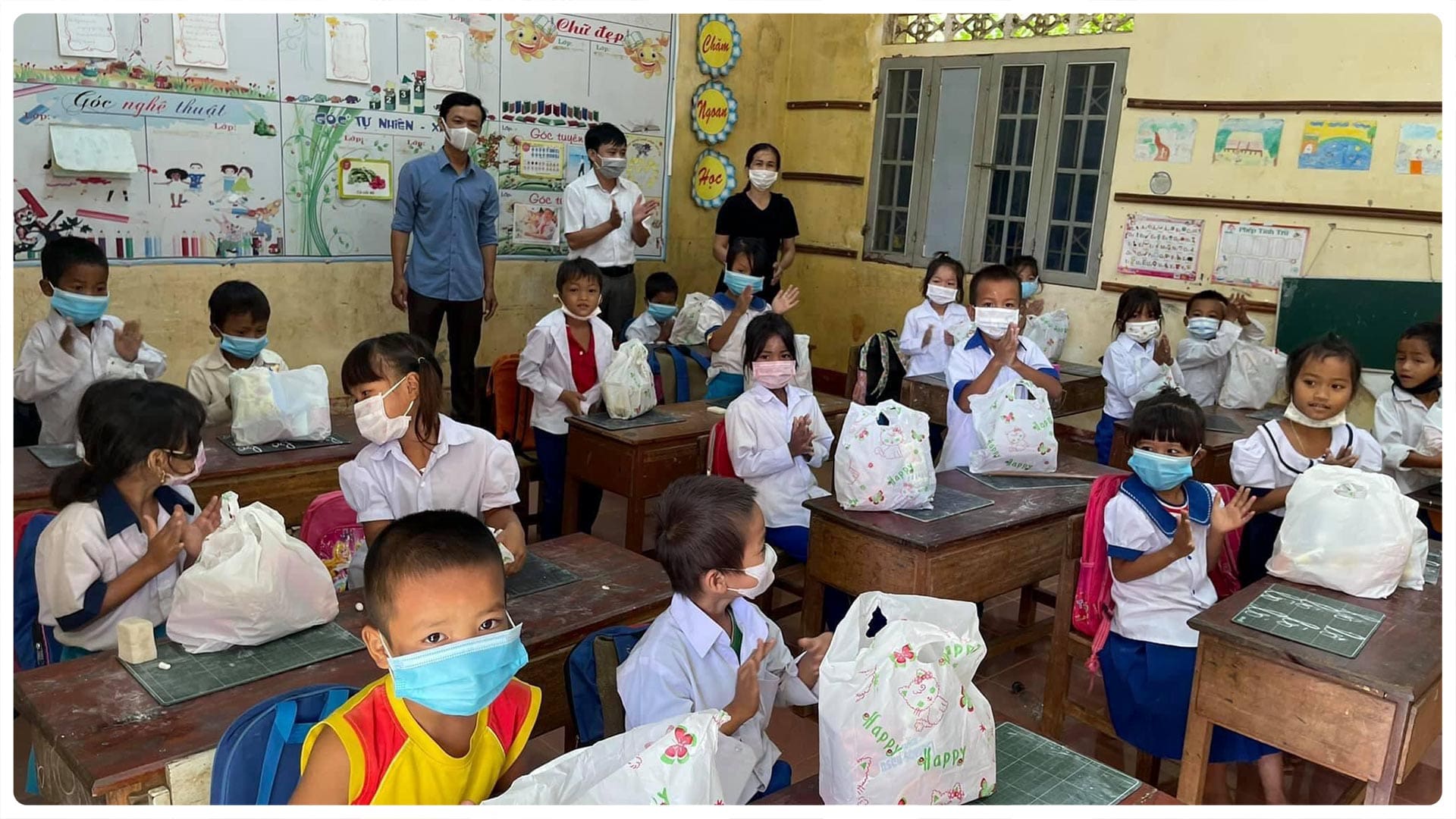 Mid-Autumn Festival in Daklak & Quang Tri 12 e021c 220675 a7aab176b1d147f18c5a69f84be4fa28mv2 Mid-Autumn Festival in Daklak & Quang Tri TMT Foundation