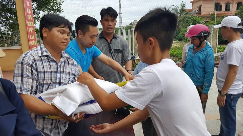 eee8d a44338 0521dfa9f58c4d09be965f24f67e9761mv2 Sponsoring Less Fortunate Students in Phu Thuong TMT Foundation